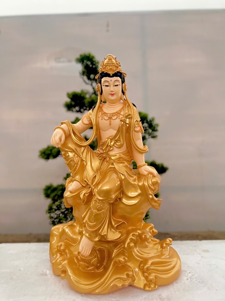 Tượng Quan Âm tự tại 47cm vàng